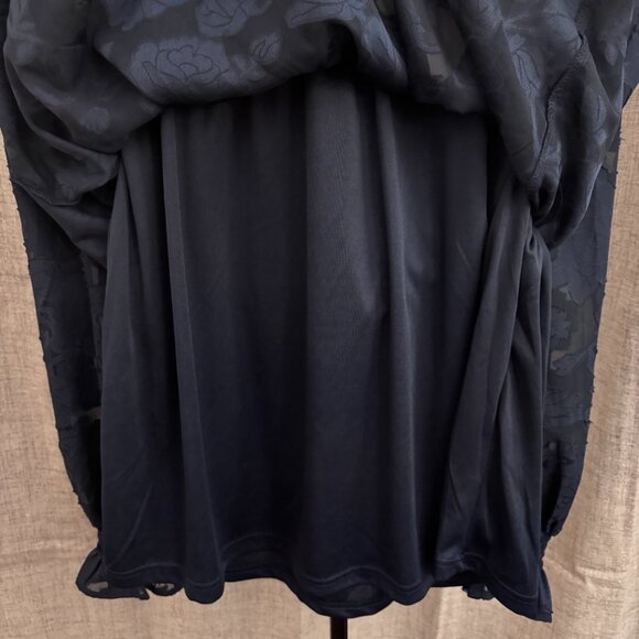 Umgee Plus Navy Floral Smocked Chiffon Blouse XL - Picture 7 of 7